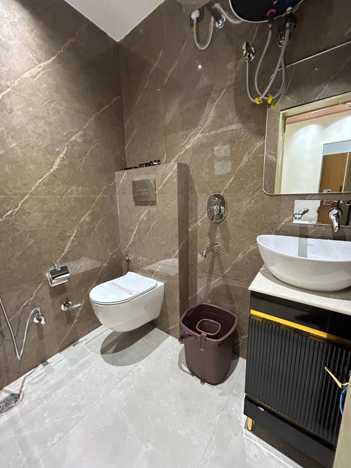 Divine Hotel Karnāl Eksteriør bilde
