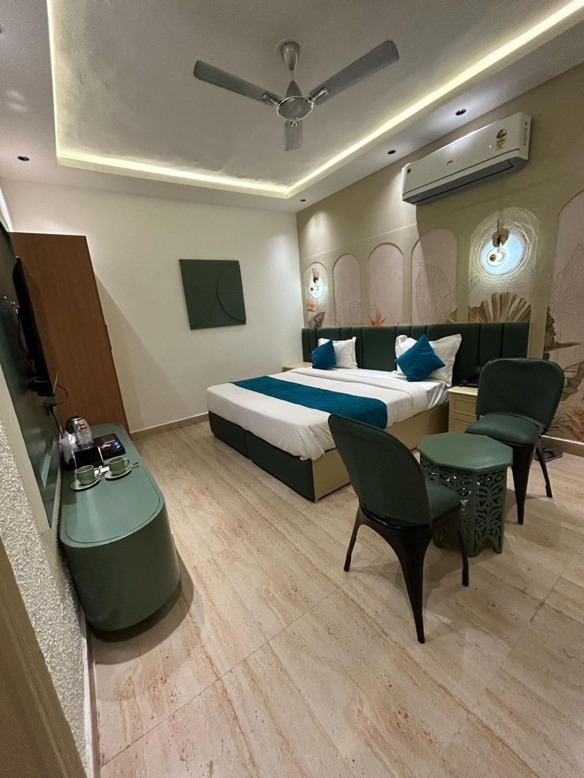Divine Hotel Karnāl Eksteriør bilde