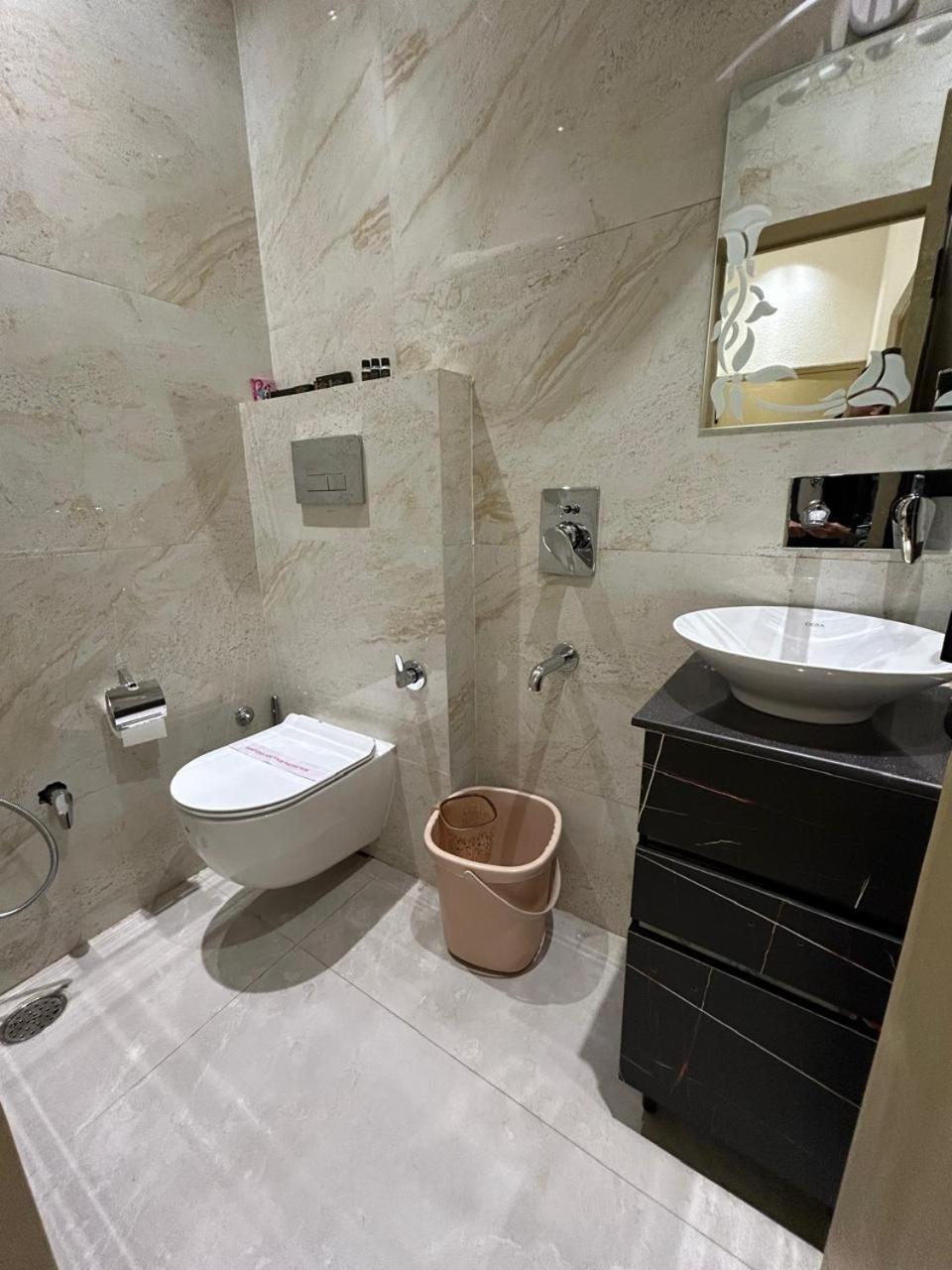 Divine Hotel Karnāl Eksteriør bilde