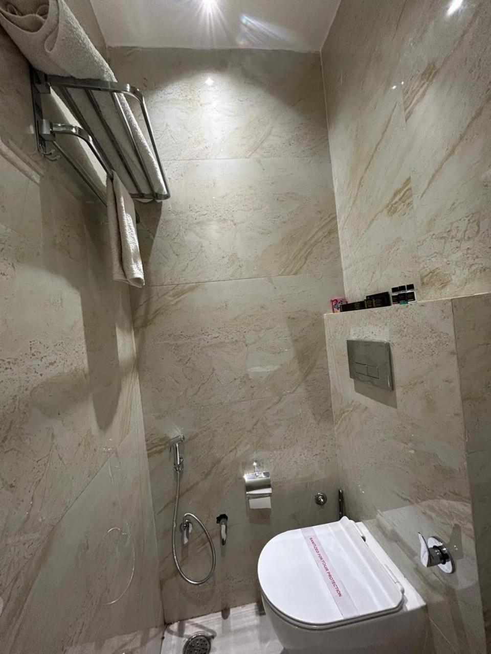 Divine Hotel Karnāl Eksteriør bilde
